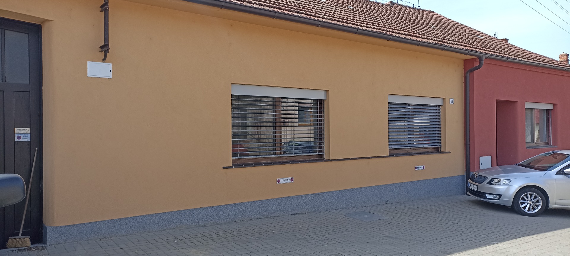 Soukromé parkování u domu